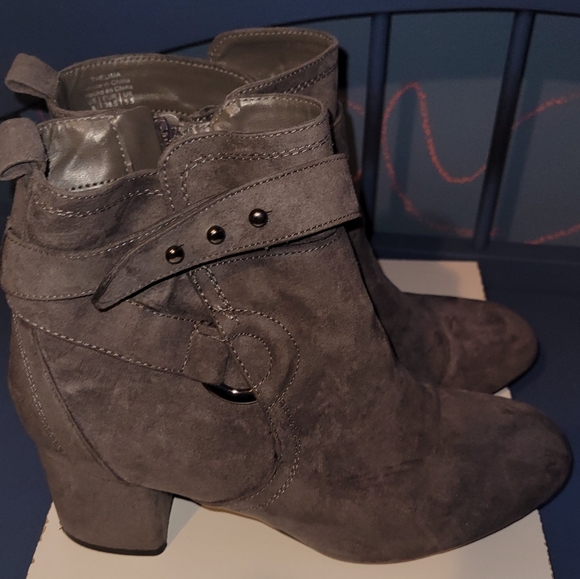 Boots - Picture 2 of 4